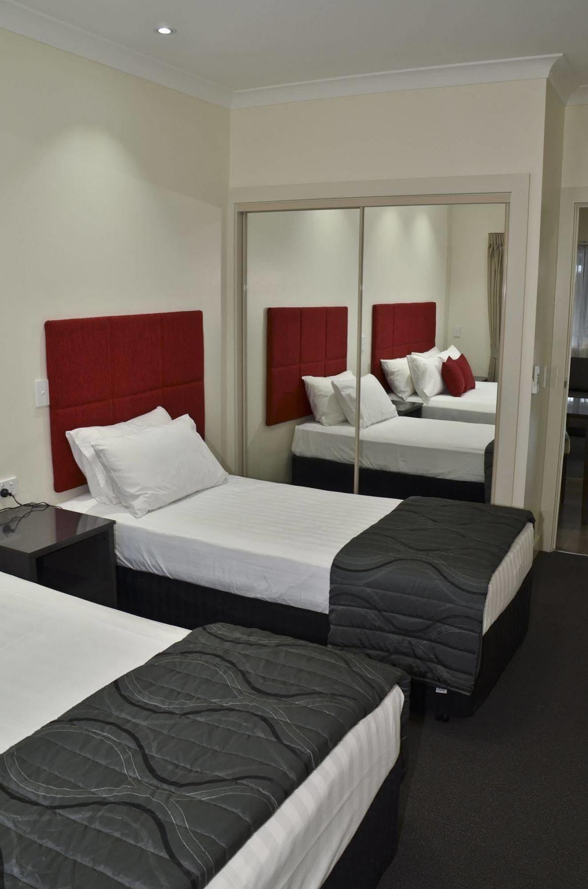 Swagsman Motel Miles Eksteriør bilde